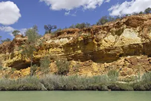 Deserted River Landscape Drucke: Steep cliffs along Murray River
