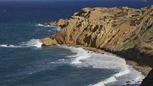 Greek Islands Landscape Drucke: Steep cliffs with rolling waves under a clear sky