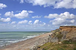Cliff Line Landscape Photo Drucke: Steep cliffs and sandy beach with dramatic clouds in Ambleteuse