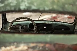 Deserted Passenger Vehicle Drucke: Steering wheel inside an old rusted car