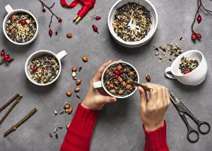 Handicrafts With Children Drucke: Step 5 Insert a twig into the cup with birdseed and coconut