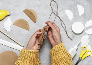 Christmas Tree Decoration Ideas Drucke: Step 6 Add a string to the inner edge of the ball