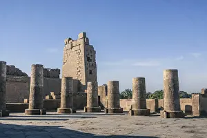 Ancient Architecture Drucke: Step into a world where architecture