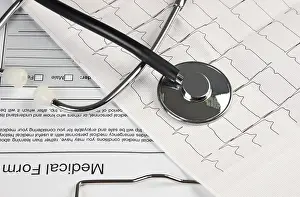 Empty Hospital Room Drucke: Stethoscope on the chart electrocardiogram