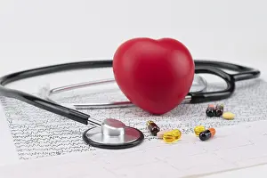 Healthcare System Icon Drucke: Stethoscope on electrocardiogram