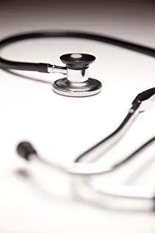 Medical Stethoscope Drucke: Stethoscope on gradated background with selective focus