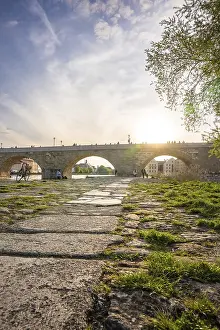 Southern Germany Waterfront Scene Drucke: Stone Bridge on the Danube at sunset