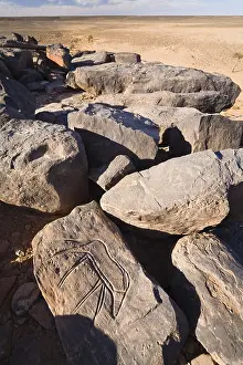 Sahara Rock Formations Drucke: Stone engravings in stone desert
