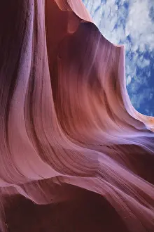 Antelope Canyon Drucke: Stone of the jet and the cloudy sky
