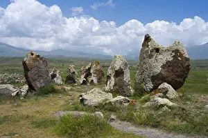 Ancient Civilization Monument Drucke: Stone monuments on a vast meadow under a cloudy sky