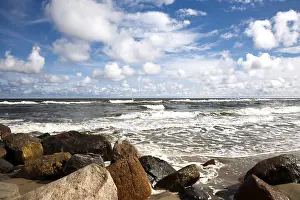 Severe Weather Coastal Scene Drucke: Stone sea beach