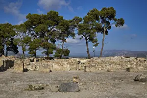 UNESCO World Heritage Site Crete Drucke: Stone square with trees and mountains in the background
