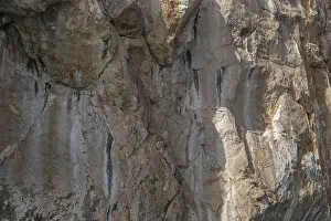 Deserted Coastal Area Italy Drucke: Stone structures, rocky coast, texture
