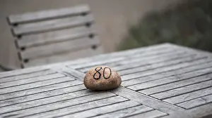 Baltic Sea Seaside Resort Drucke: Stone with table number on a garden table