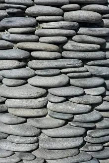 Deserted Stonewall Drucke: Stone wall of rounded stones