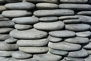 Uninhabited Stone Walls Drucke: Stone wall of rounded stones