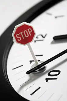 Clock Face Close Up Drucke: Stop sign on a clock: time standing still