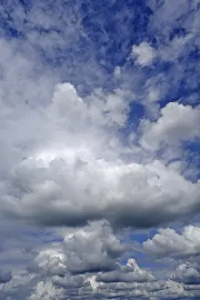 Low Angle View Of Clouds Drucke: Stratocumulus clouds, Eckental