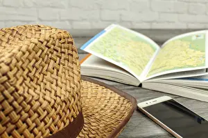 Central Europe Map Drucke: Straw hat, guide book with map