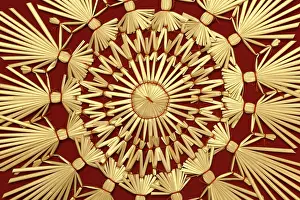 Holiday Gift Ideas Drucke: Straw star on red underground