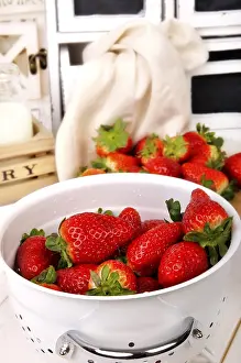Kitchen Table Setup Drucke: Strawberries in a sieve on the kitchen table