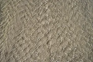Icelandic Beach Drucke: Stream flows at low tide over sandy beach