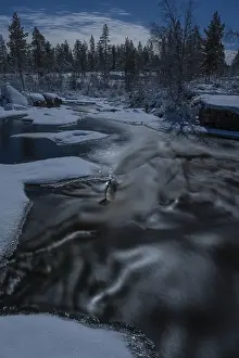 Scandinavian Night Shot Drucke: Stream in moonlight, Norrbotten