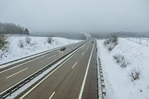 Gerahmter Druck : Ein Abschnitt der deutschen Autobahn bei diffuser Licht in Deutschland. Gerahmter Druck : Ein Abschnitt der deutschen Autobahn bei diffuser Licht in Deutschland.