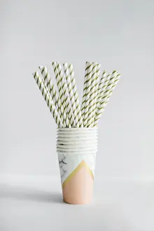 Deserted Tableware Drucke: Strews inside paper cup