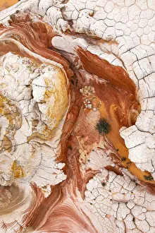 Rock Formation Texture Drucke: This striking aerial image captures the complex patterns of red and white rock formations