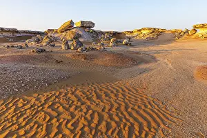 Arabian Peninsula Cliffs Drucke: Striking cliffs surrounded by windswept sand structures