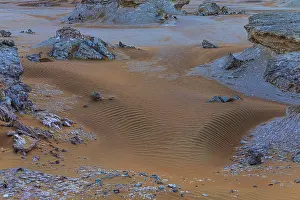 Omani Travel Photography Drucke: Striking cliffs surrounded by windswept sand structures