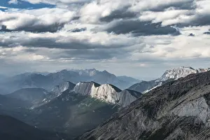 Jasper National Park Drucke: Striking mountain range, dramatic mood