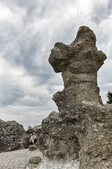 Raukar Limestone Column Drucke: Stroller next to bizarre rocket