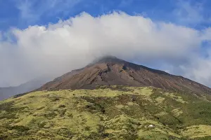 Aeolian Islands Italy Drucke: Stromboli volcano with cloud, Stromboli