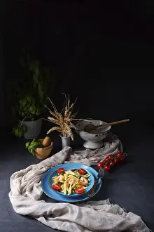 Healthy Pasta Dish Drucke: Strozzapreti pasta with spinach and prawns