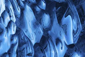 Glacial Ice Formations Drucke: Structures in glacial ice, ice cave