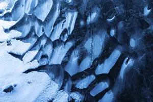 Glacial Ice Formations Drucke: Structures in glacial ice, ice cave