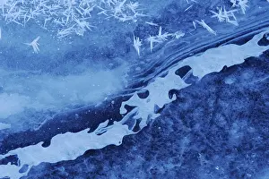 Winter Nature Scene Drucke: Structures in an iced up course of a stream