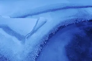 Winter Nature Scene Drucke: Structures in an iced up course of a stream