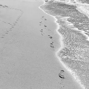 Deserted Beach Structures Drucke: Structures in the sand, footprints