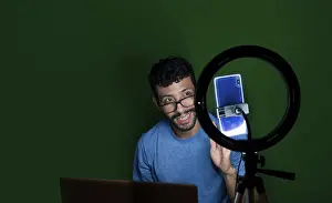 Online Classes Drucke: Student receiving online classes