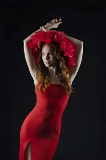 Studio Beauty Photography Drucke: In a studio with dramatic lighting