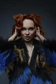 Fur Coat Fashion Drucke: In a studio filled with soft lighting
