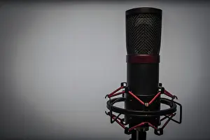 Empty Recording Studio Drucke: Studio microphone