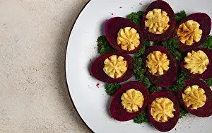 Stuffed Eggs Drucke: Stuffed eggs, stained with beetroot juice