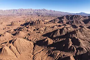 Clear Blue Sky View Drucke: Stunning aerial view of the dramatic