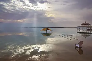 Water Surface Reflection Photography Drucke: A stunning visual effect on the Dead Sea