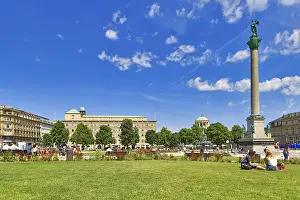 Historic Town Square Drucke: Stuttgart, Germany, July 2020: Public park in town square called Schlossplatz in old city center on sunny day