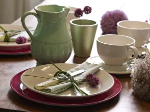Decorative Table Setting Ideas Drucke: Stylishly presented tableware
